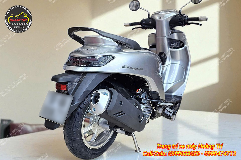Khách hàng cũng đã bổ sung thêm ốc kiểu titan, tăng thêm điểm nhấn cho xe