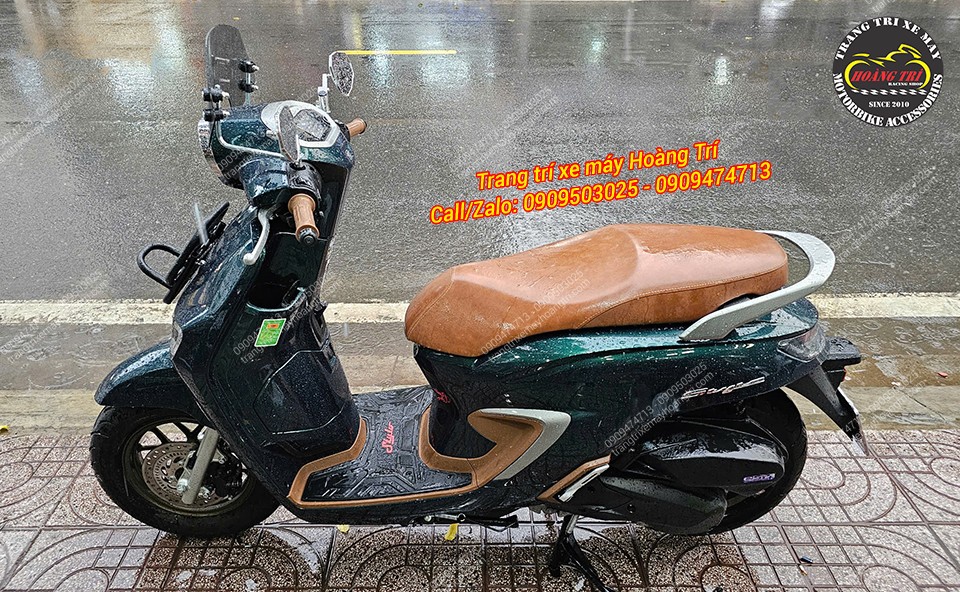 Chỉ cần đặt tấm thảm vào phần sàn xe là đã sẵn sàng sử dụng ngay