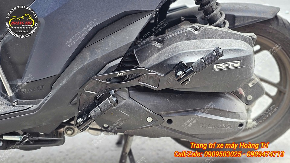Gác chân phụ HTR gồm 2 gác chân nhôm chắc chắn, an toàn khi sử dụng