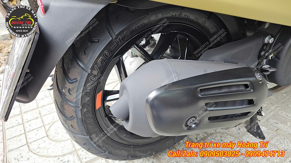 Ở phía bên phải bánh sau, các chấu mâm vẫn còn như mới