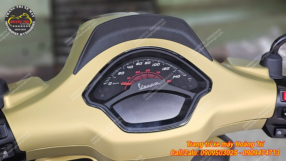 Màn hình đồng hồ LED của Vespa Sprint S 2025 mang lại cảm giác hiện đại và sang trọng