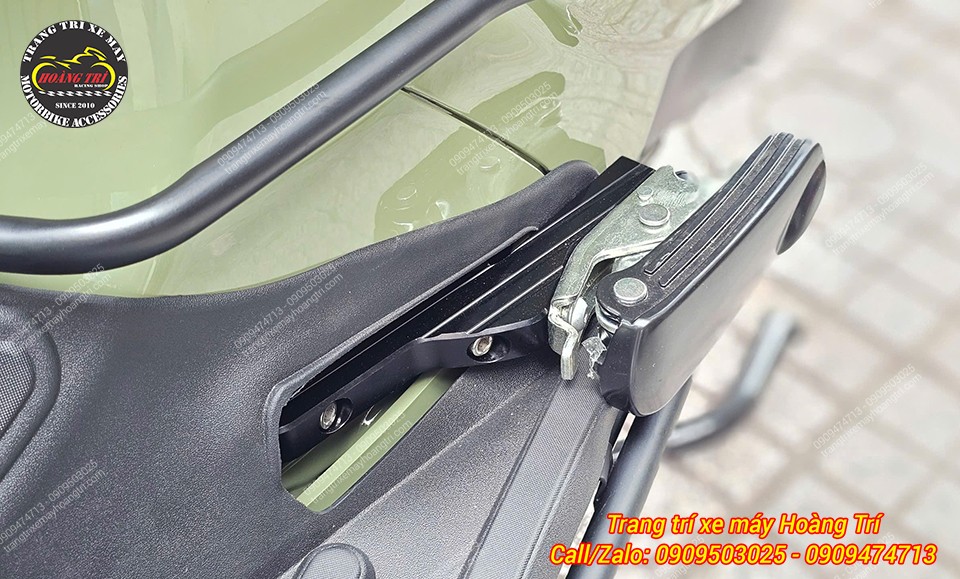 Gác chân nối dài được lắp thay cho bộ gác chân zin theo xe