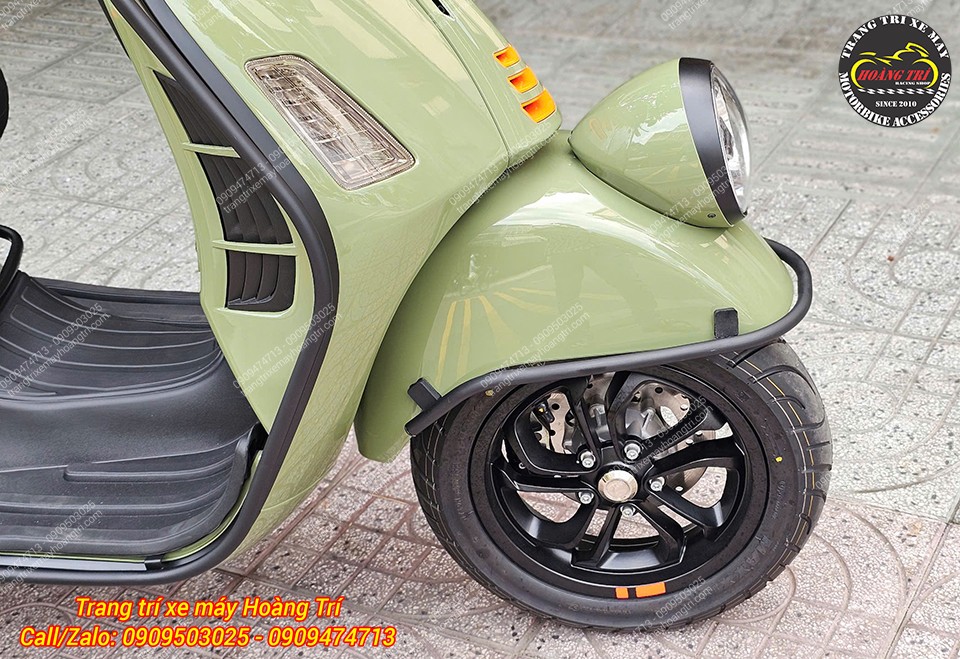 Khung bảo vệ được phủ lớp sơn tĩnh điện, đem lại vẻ ngoài nổi bật cho Vespa GTV
