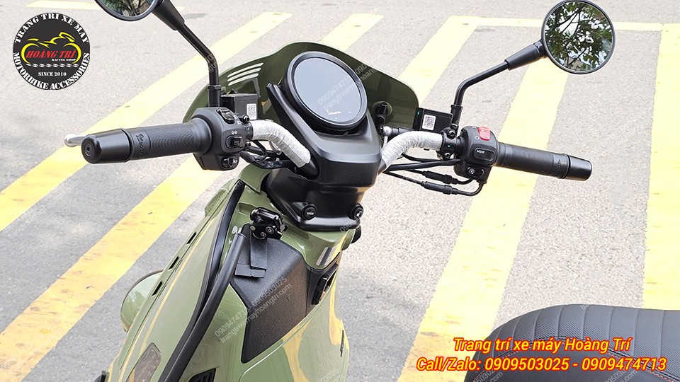 Móc treo có thiết kế gập/bật tiện dụng, tăng tiện ích khi sử dụng xe