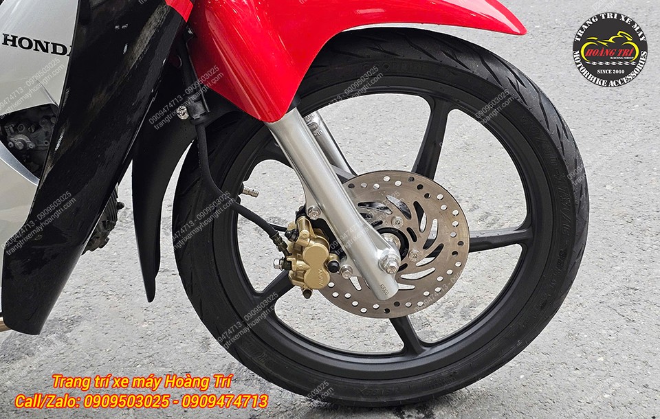 Dàn chân trước của xe sau khi đã được nâng cấp và sơn lại