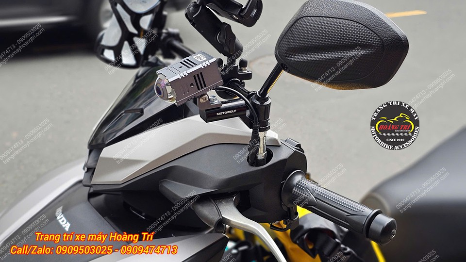 Đèn M10 Ultra V2 được gắn tại vị trí chân gương của xe Winner X