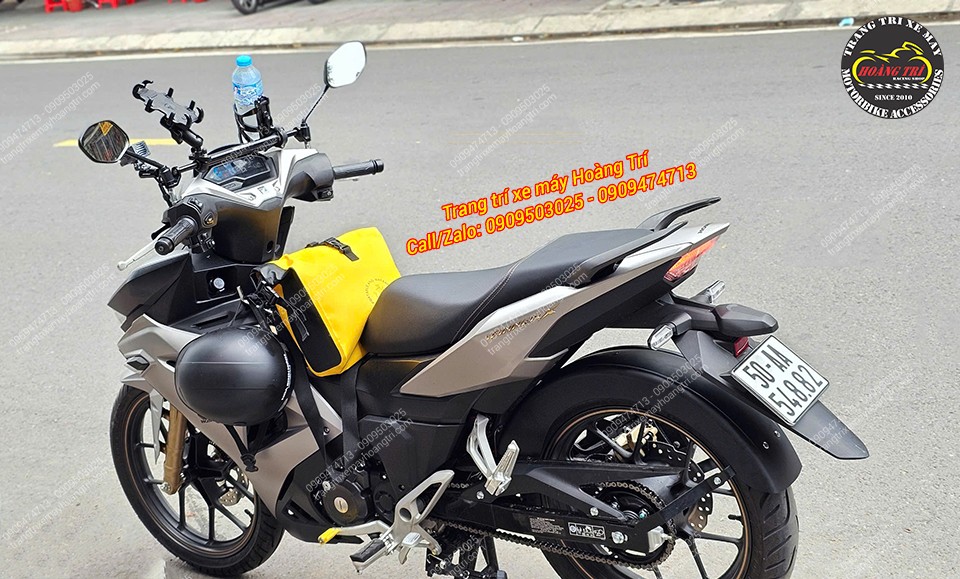 Tổng thể chiếc Winner X trở nên tiện nghi và gọn gàng với loạt phụ kiện độ cơ bản