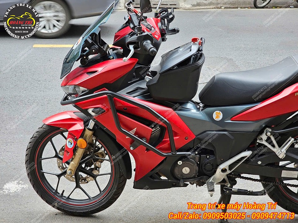 Winner X đỏ được lắp kính chắn gió Zhi.Pat ADV đầy mạnh mẽ
