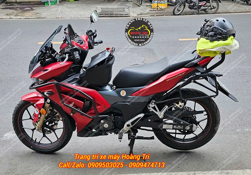 Xe còn được trang bị baga sau để dễ dàng lắp thùng tiện dụng khi cần