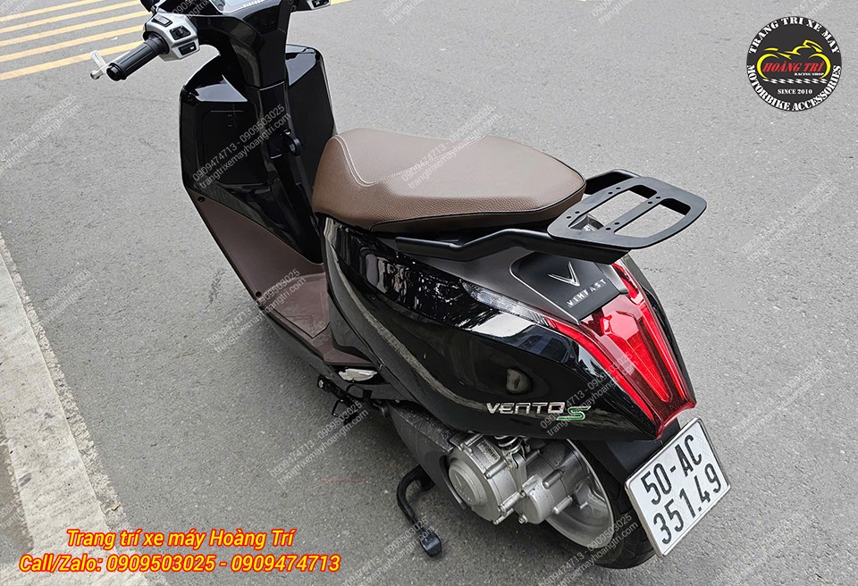 Sau khi nâng cấp baga sau, xe có thể lắp thêm thùng chứa đồ phía sau
