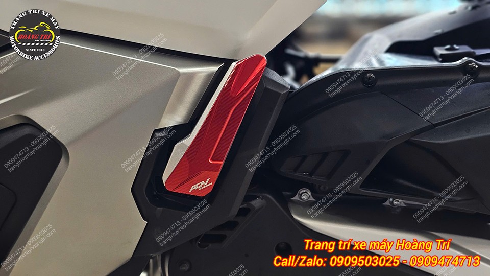 Gác chân sau NCL bằng nhôm CNC đã được lắp hoàn chỉnh lên xe ADV