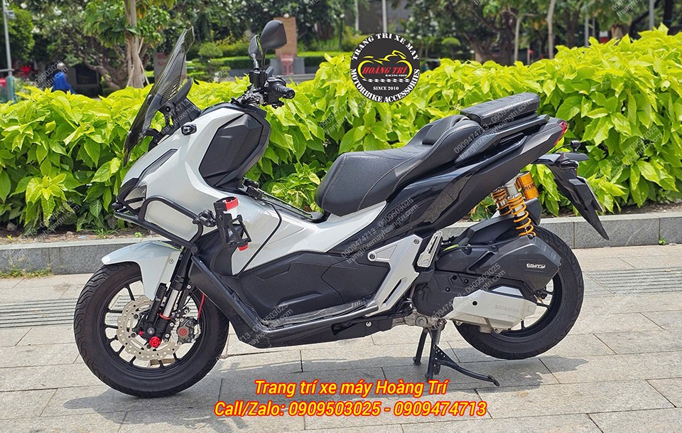 Góc bên trái gây chú ý mạnh với heo dầu Brembo hàng chuẩn chính hãng