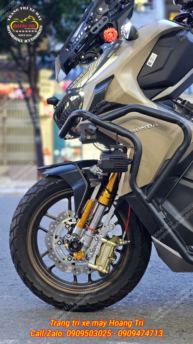 Nhìn ngang, tổng thể chiếc xe càng toát lên chất riêng nhờ bộ heo Brembo BMW S1000