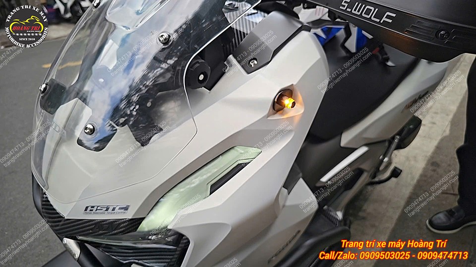 Ánh sáng mạnh, rõ giúp phương tiện đối diện dễ dàng nhận biết tín hiệu xin đường từ bạn