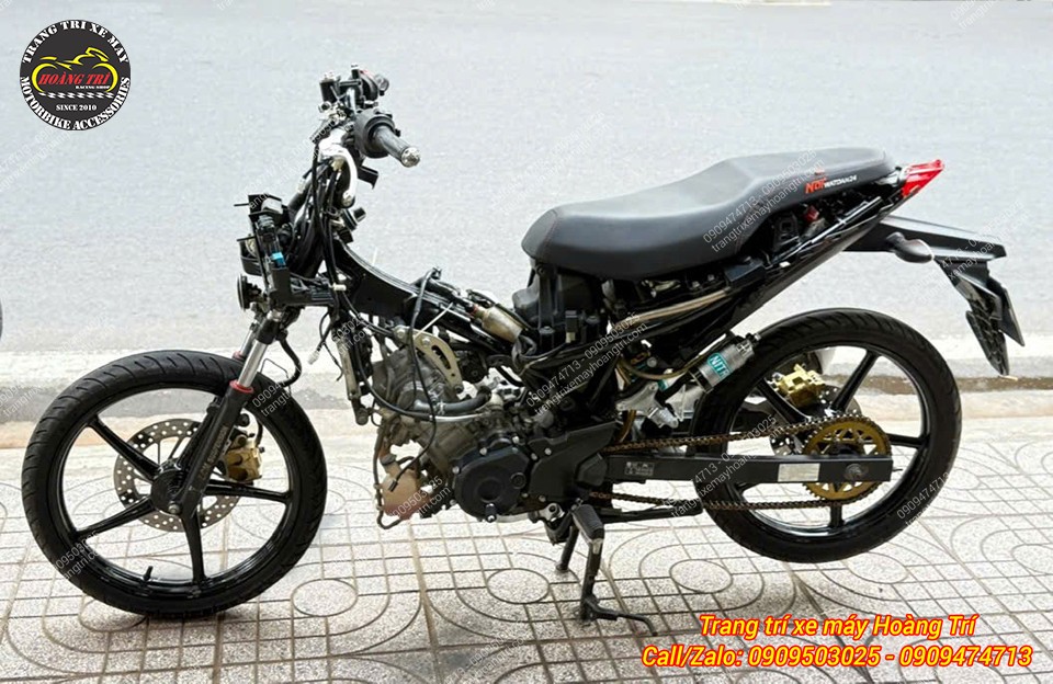 Khung sườn được vệ sinh kỹ càng, sạch sẽ trước khi tiến hành nâng cấp toàn bộ dàn áo