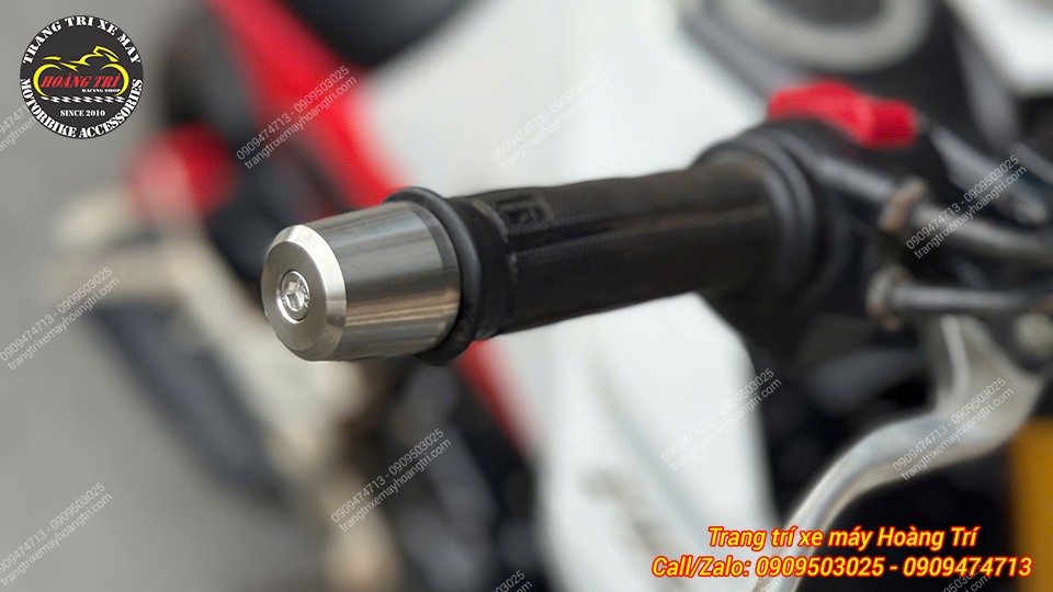Gù tay lái inox khi được lắp lên xe sẽ tạo điểm nhấn nổi bật cho xế cưng