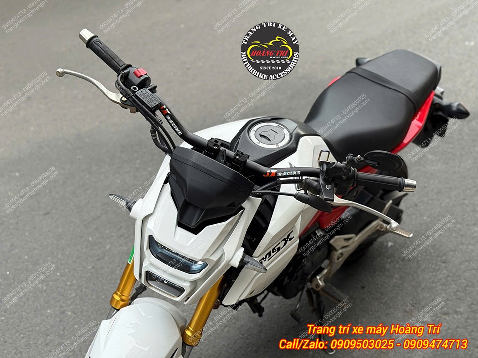 Góc nhìn trực diện chiếc Honda MSX với chất liệu bền bỉ mang lại cảm giác lái ổn định, mượt mà