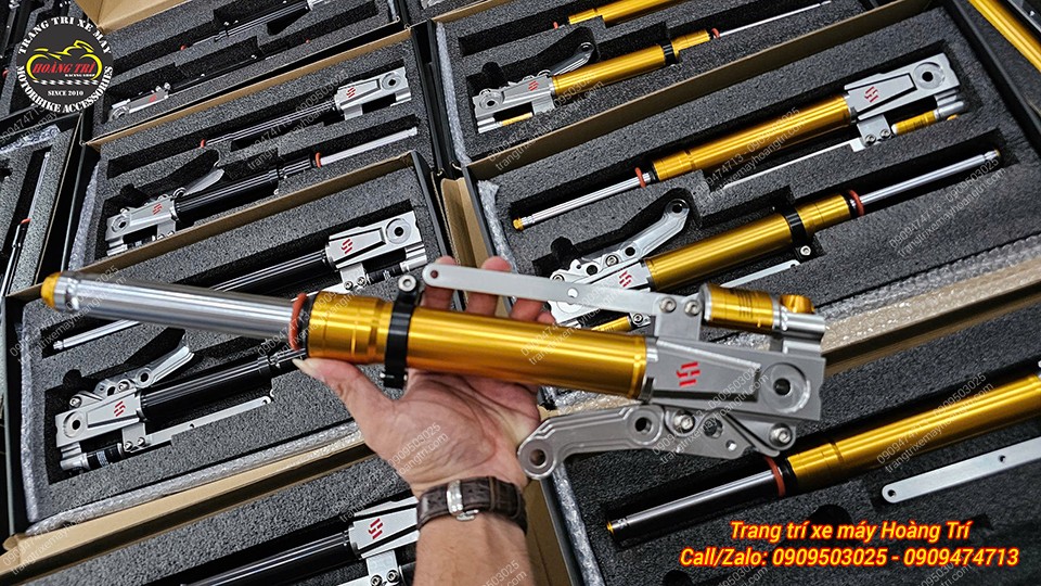Cây phuộc Kingham NVX màu vàng gold trên tay sở hữu ngoại hình nổi bật, ấn tượng