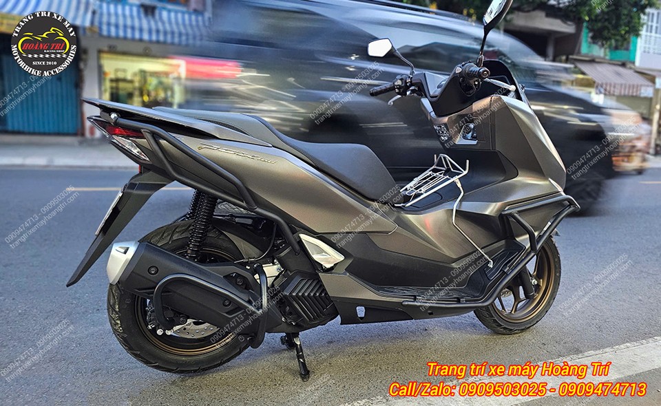 Anh khách lựa chọn nâng cấp full combo khung chống đổ dành riêng cho PCX 160 2025