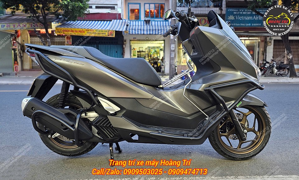 Sự kết hợp của bộ 3 khung chống đổ giúp xe trở nên nổi bật với phong cách cá tính hơn