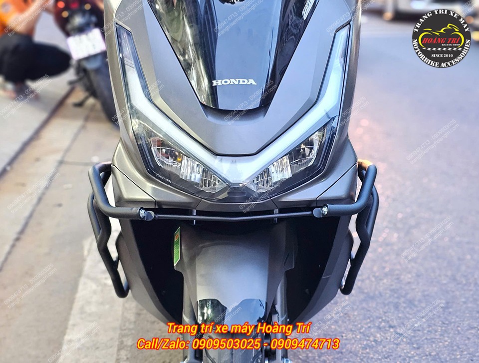 Khi nhìn từ phía trước, xe PCX 160 2025 trở nên hầm hố và cuốn hút hơn nhiều
