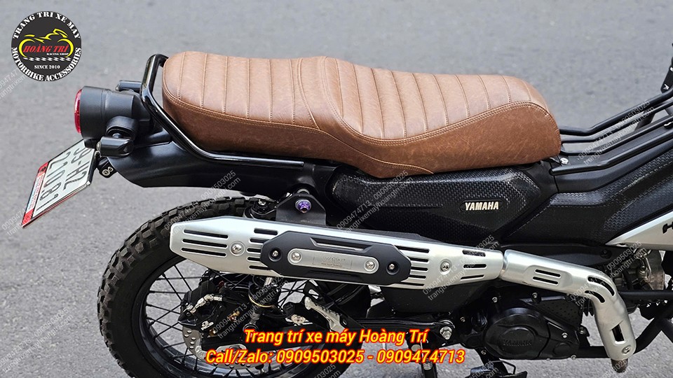 Xe PG-1 màu đen được trang bị thêm mẫu yên liền màu nâu da bò, tạo điểm nhấn cực kỳ chất