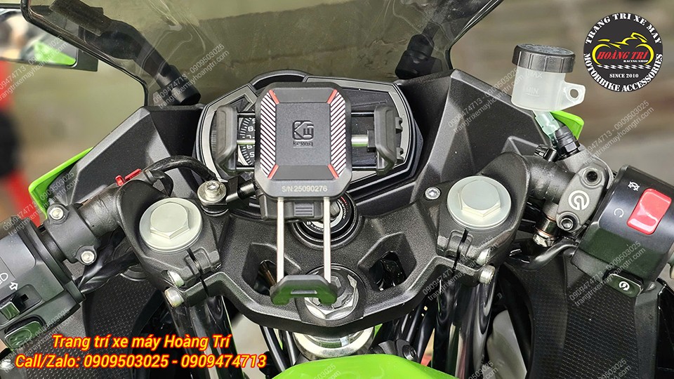 Kawasaki Z400 đã được trang bị thêm giá đỡ Kewig M33 tiện lợi