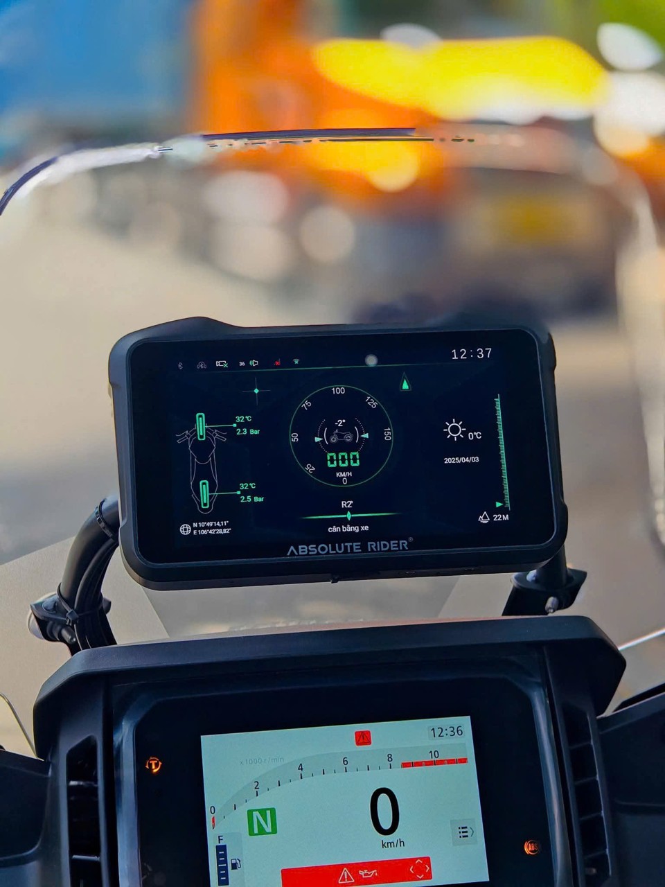 Màn hình Android Absolute Rider A1 tích hợp tính năng đo áp suất lốp tiện ích