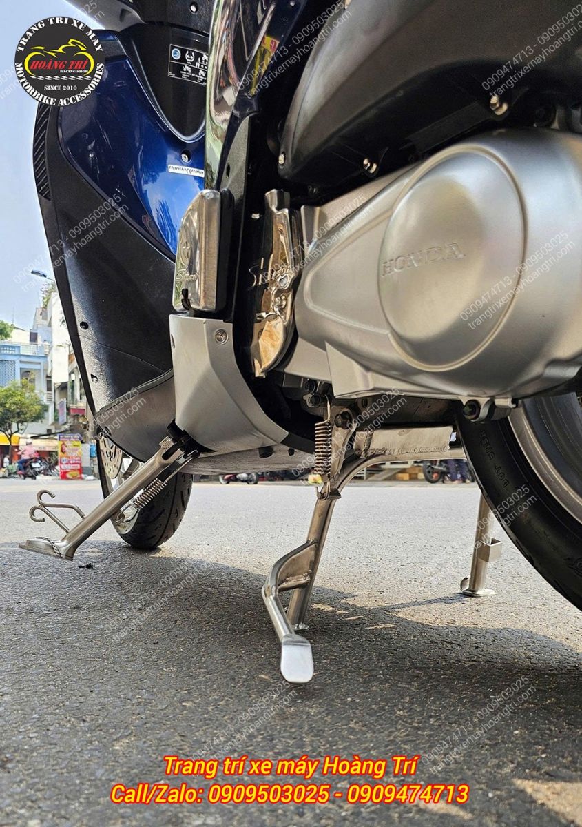 Chân chống đứng làm từ inox, chắc chắn và có khả năng chịu lực tốt