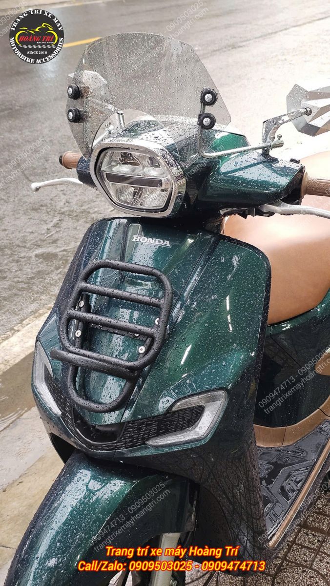 Với baga trước và kính chắn gió, Stylo 160 có phong cách giống Vespa hiện đại