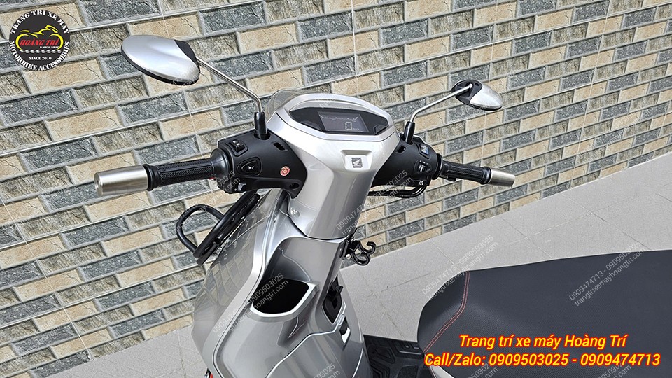 Sự kết hợp này tạo nên tổng thể hài hòa, thể hiện cá tính riêng của chủ xe.