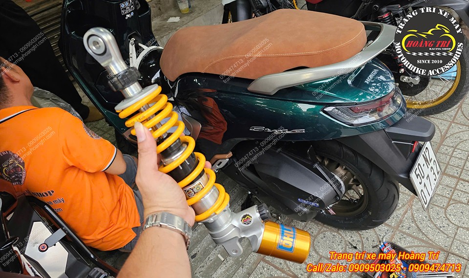Cầm trên tay phuộc Ohlins HO349 chính hãng trước khi tiến hành lắp đặt nâng cấp