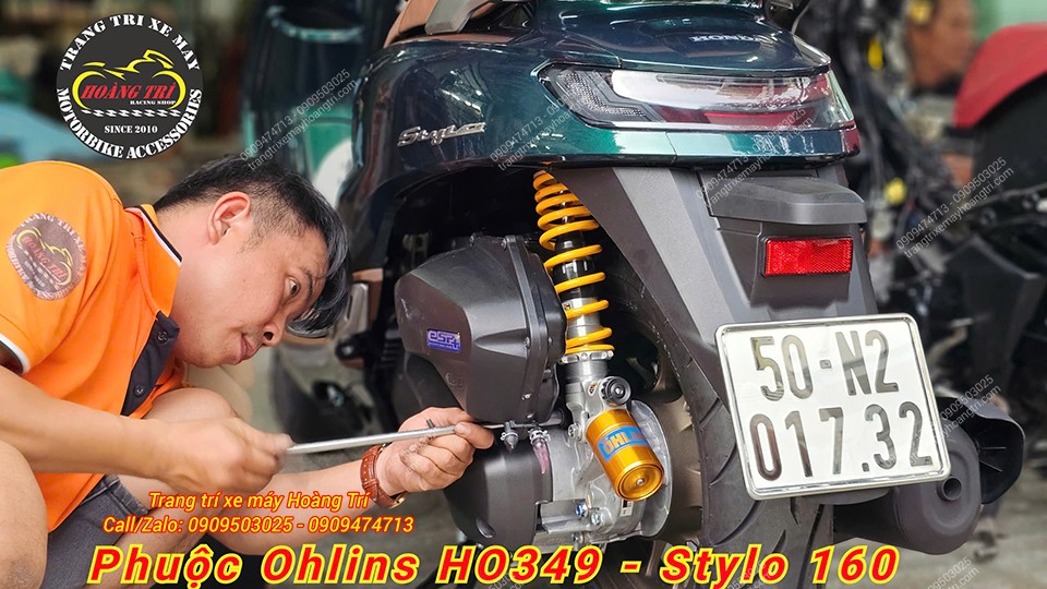 Phuộc Ohlins HO349 gây ấn tượng mạnh với thiết kế bình dầu nổi bật