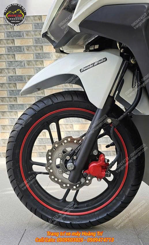 Từ góc ngang, có thể thấy rõ vành xung ABS đã được gắn