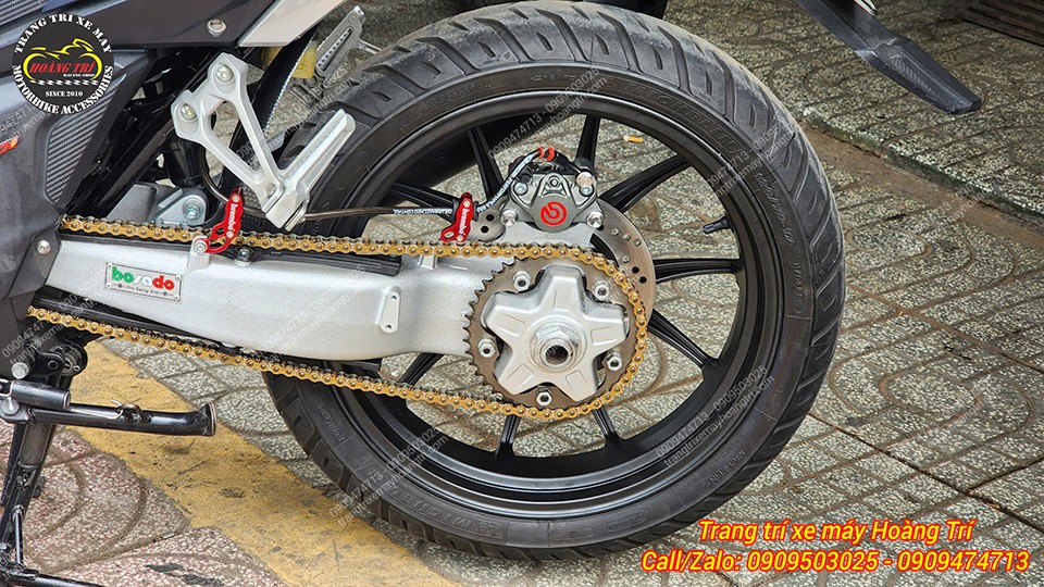 Gấp đơn X1R đi cùng heo dầu Brembo 2 piston làm nên điểm nhấn chất lừ