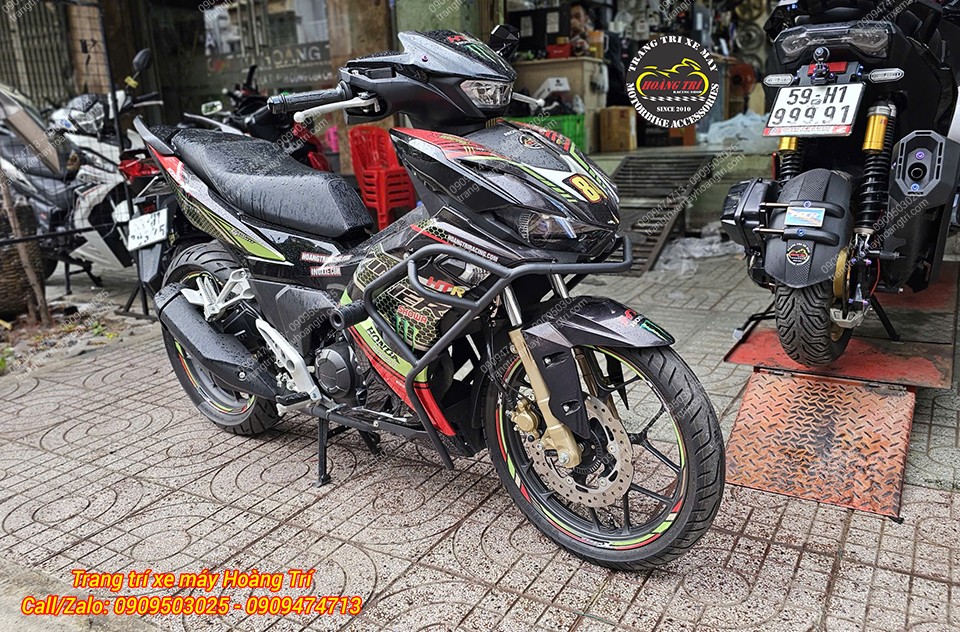 Khách hàng còn trang bị chống đổ hông, nâng cao khả năng bảo vệ xe tối ưu