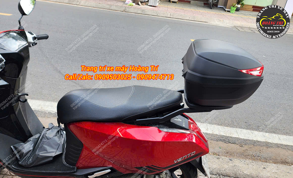 Để có thể lắp được thùng Givi C30N chính hãng, trước tiên cần trang bị baga sau HTR cho chiếc Vento S