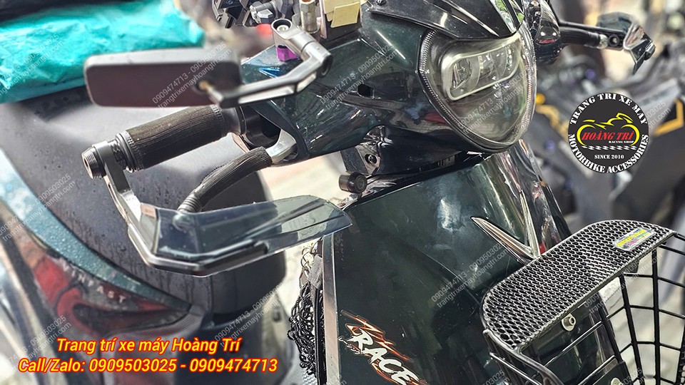 Bảo vệ tay lái không chỉ phù hợp với xe sử dụng động cơ xăng mà ngay cả xe điện cũng có thể lắp được