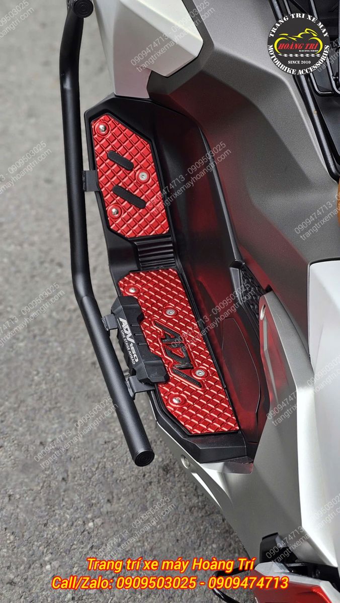 Chủ xe đã chọn thảm Semspeed đỏ để tăng thêm phần nổi bật cho ADV 160