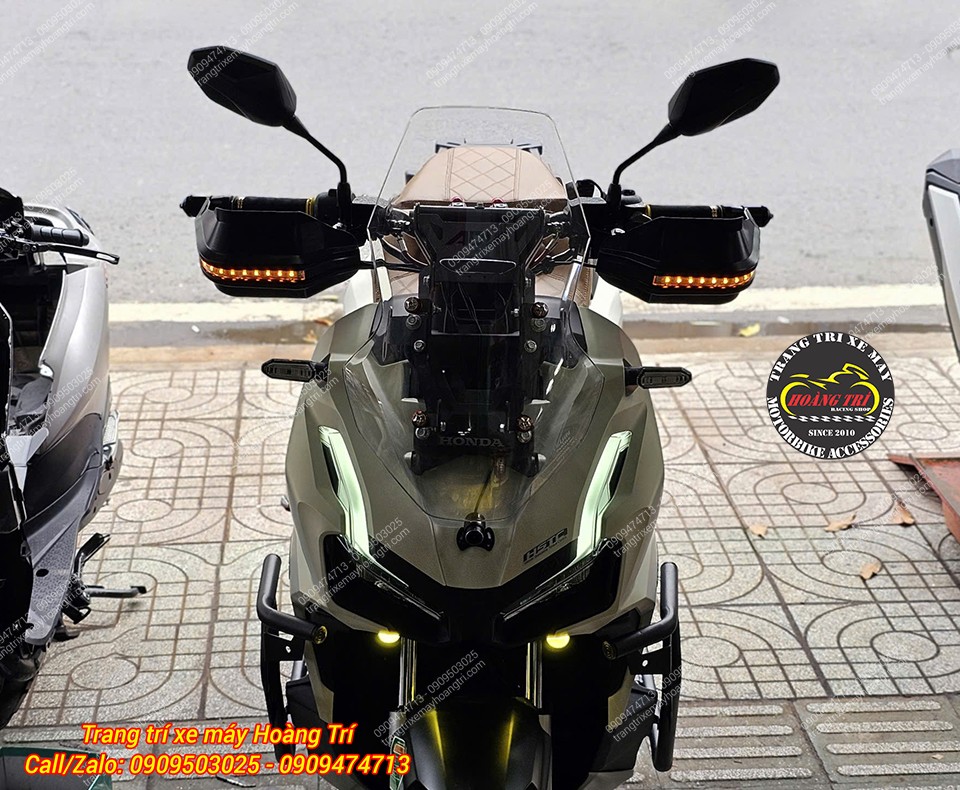 Nhìn trực diện, bảo vệ tay lái MotoWolf mang lại điểm nhấn phong cách riêng cho xe