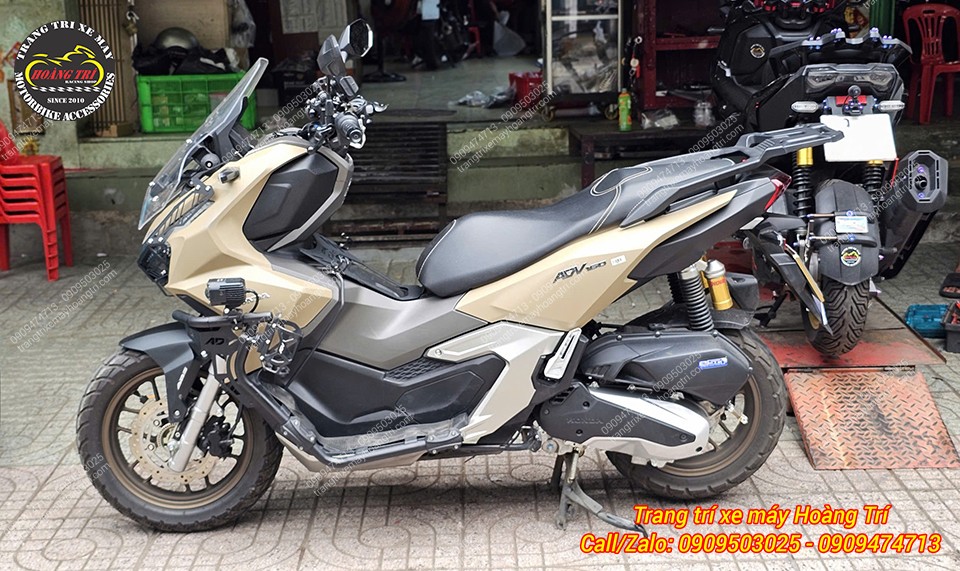 Nên kết hợp dán keo xe ADV 160 hoặc dán PPF khi lắp bộ khung để bảo vệ lớp sơn