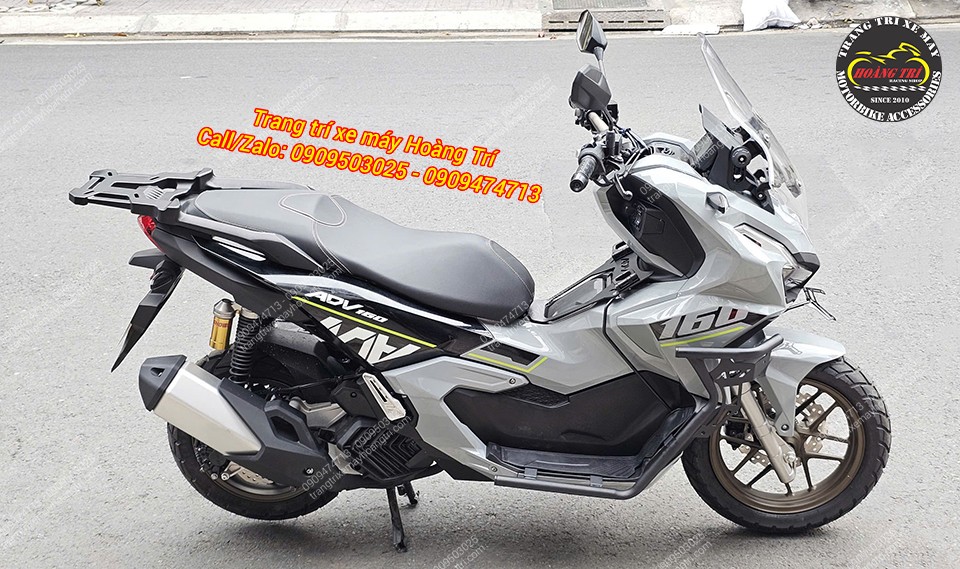 Toàn cảnh chiếc ADV 160 với một số món độ kiểng tại Hoàng Trí Shop
