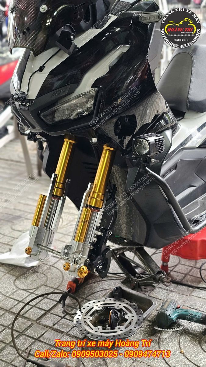 Xe ADV 150 được lắp phuộc Upside Down KingHam kết hợp với heo dầu zin