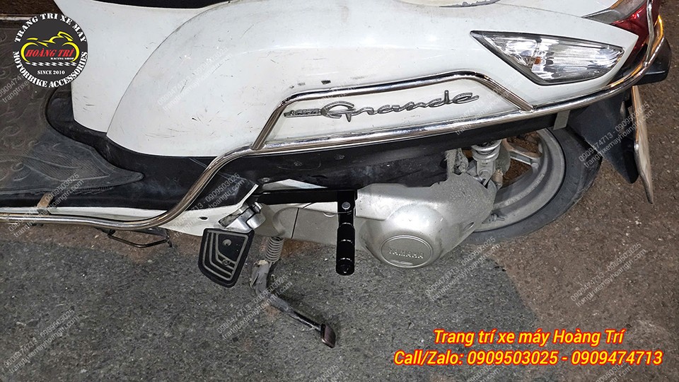 Dễ dàng bật ra để gác chân, chống bật ngửa ra sau an toàn cho người ngồi sau