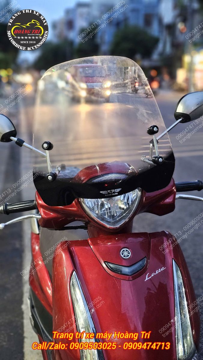 Góc nhìn trực diện của xe Latte sau khi được trang bị kính chắn gió