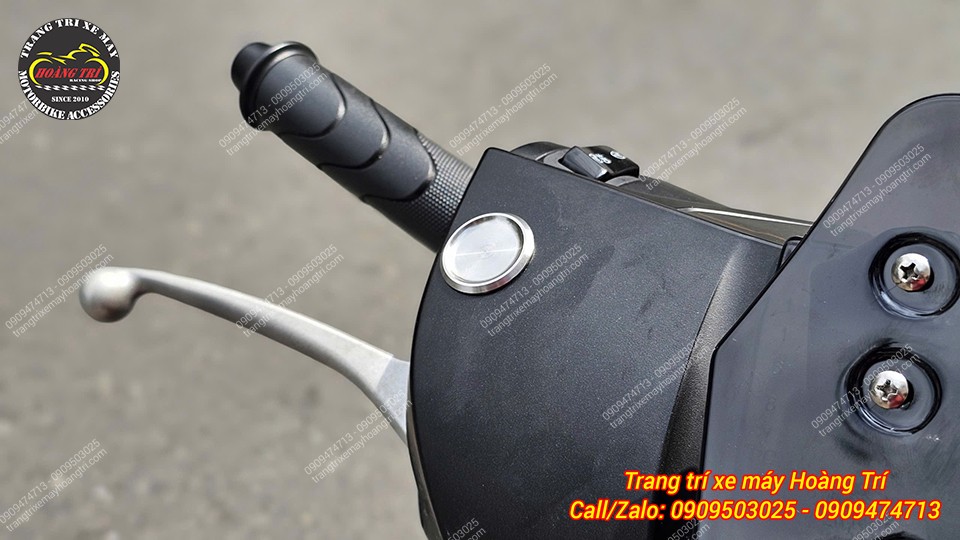 Một khách khác cũng chọn nắp đậy kính CNC cho chân kính