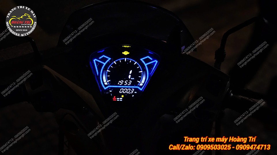 Đồng hồ Full LED Sum Racing Plus 2025 khi bật sáng mang lại diện mạo hiện đại và nổi bật