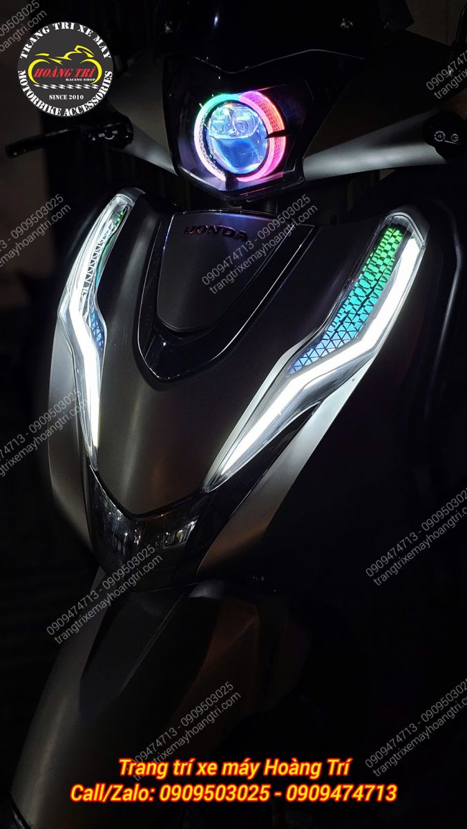 Tại vị trí này, chủ xe đã nâng cấp LED Audi i8 để tăng thêm điểm nhấn và thay đổi màu sắc cho xe