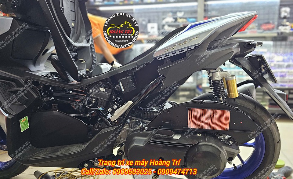 NVX đã được tháo toàn bộ dàn áo để thực hiện dán keo bảo vệ xe