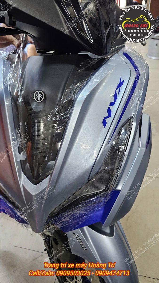 Quá trình hoàn thiện dán keo mặt nạ trước cho NVX V3 đang được tiến hành